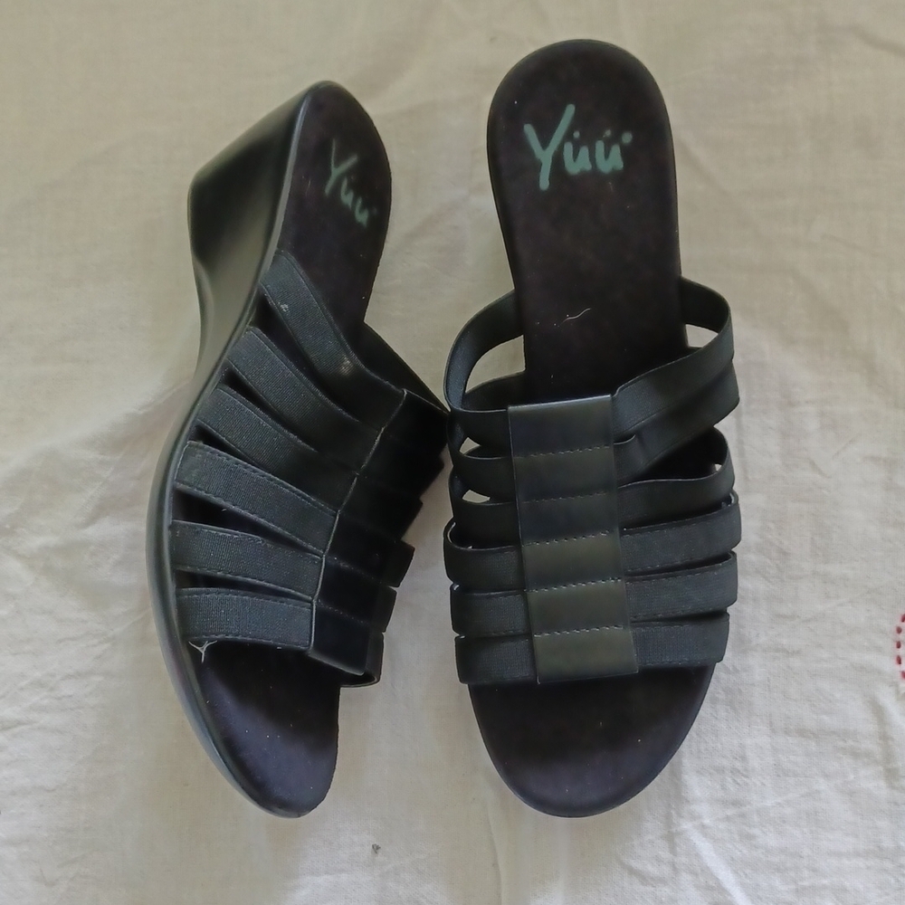 YUU SLIDES WEDGE SANDALS SIZE 7 BLACK COLOR excellent condition